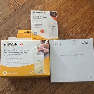 Medela Yellow and White Breast Milk Storage Set